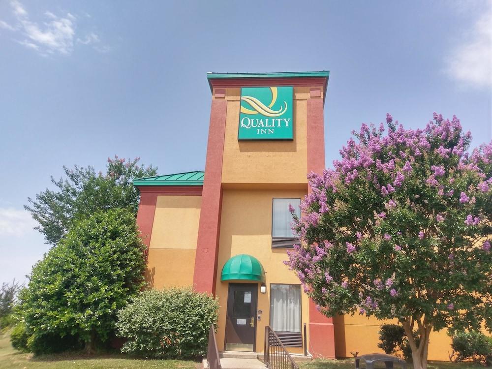 Quality & I-40 Hotel Clemmons