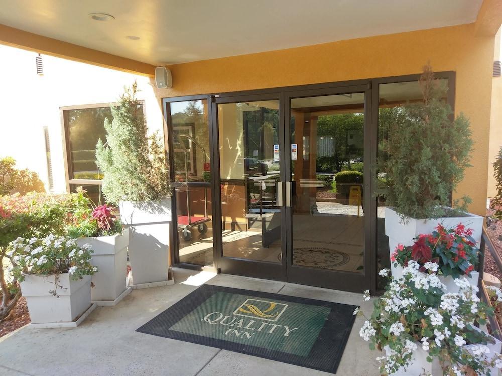 Quality & I-40 Hotel Clemmons