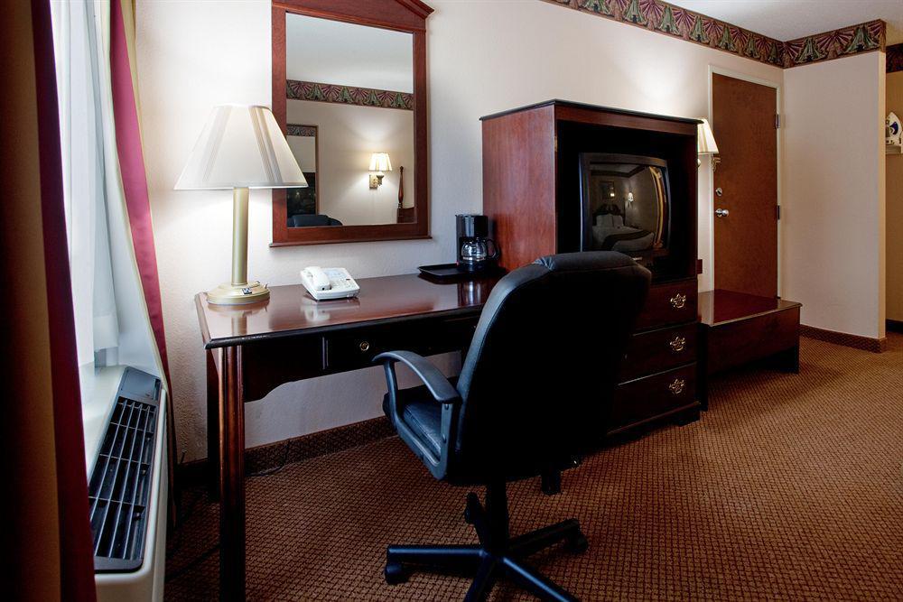 Quality & I-40 Hotel Clemmons