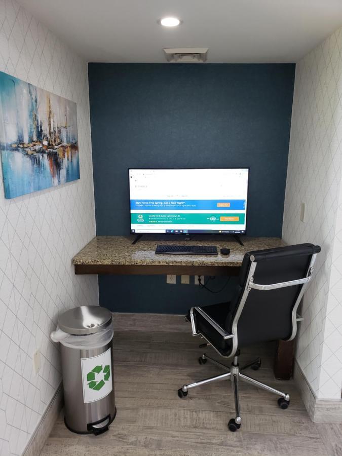 Quality & I-40 Hotel