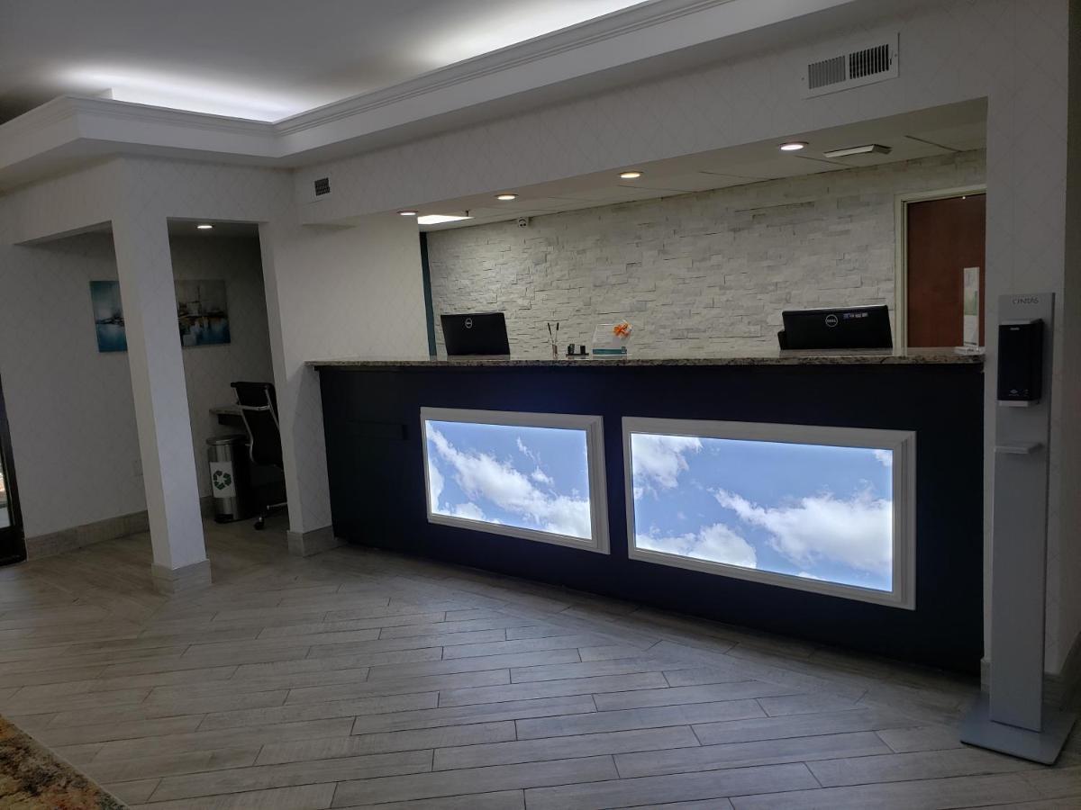 Quality & I-40 Hotel