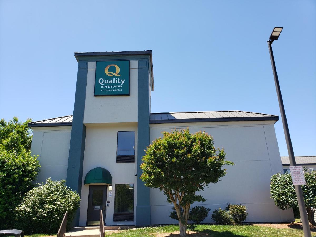 Quality & I-40 Hotel