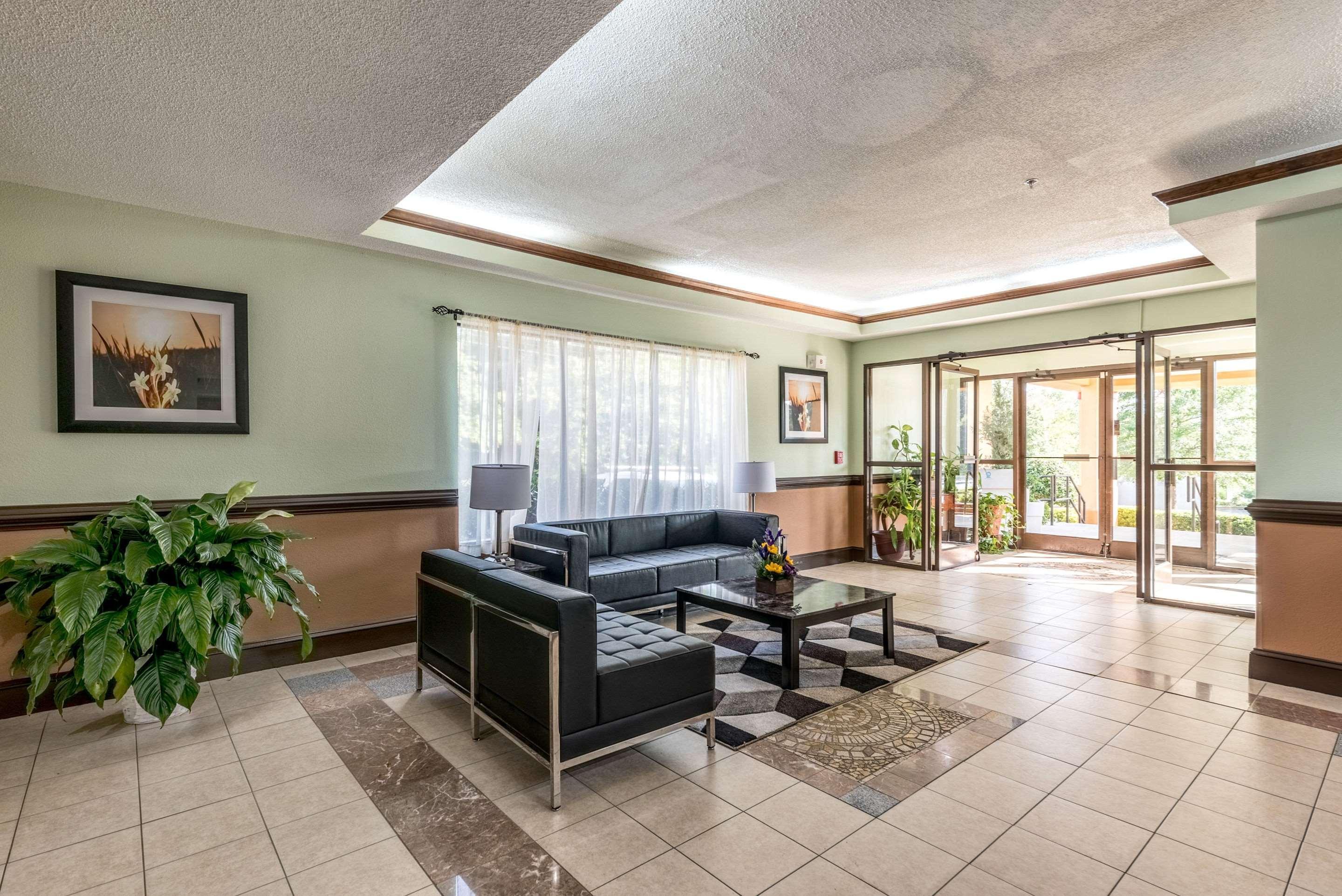 Hotel Quality & I-40 2*