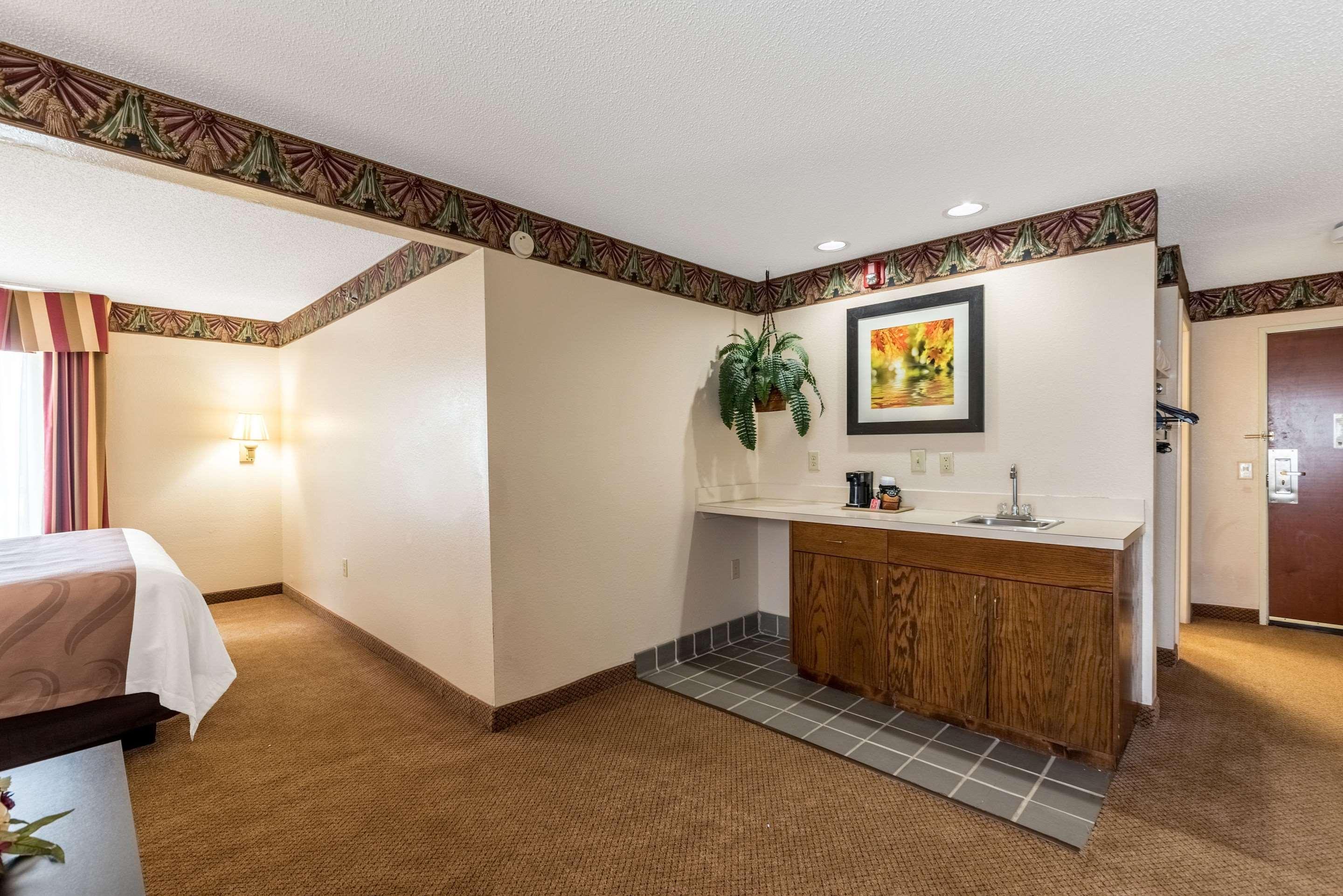 Hotel Quality & I-40 Clemmons