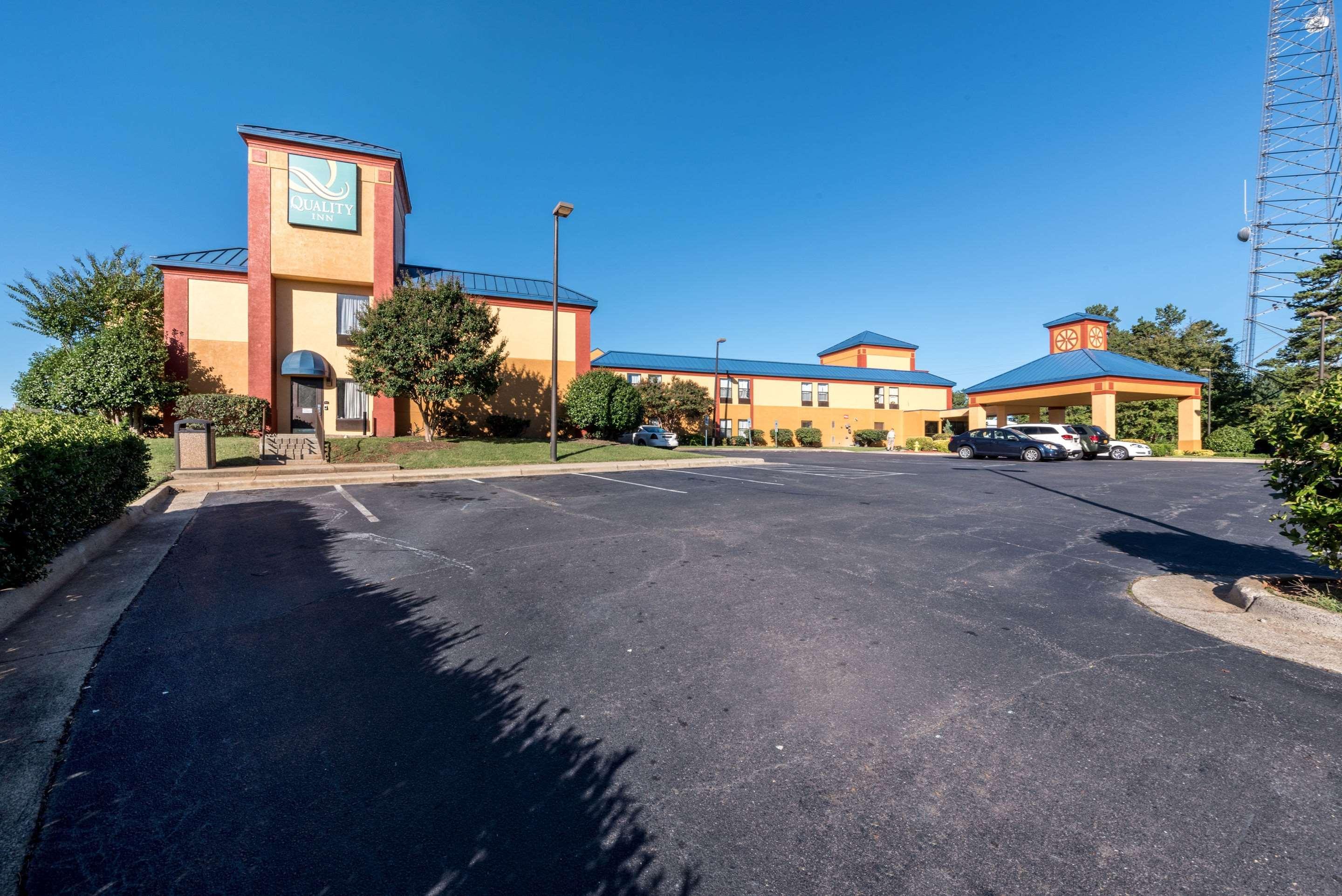 Quality & I-40 Hotel