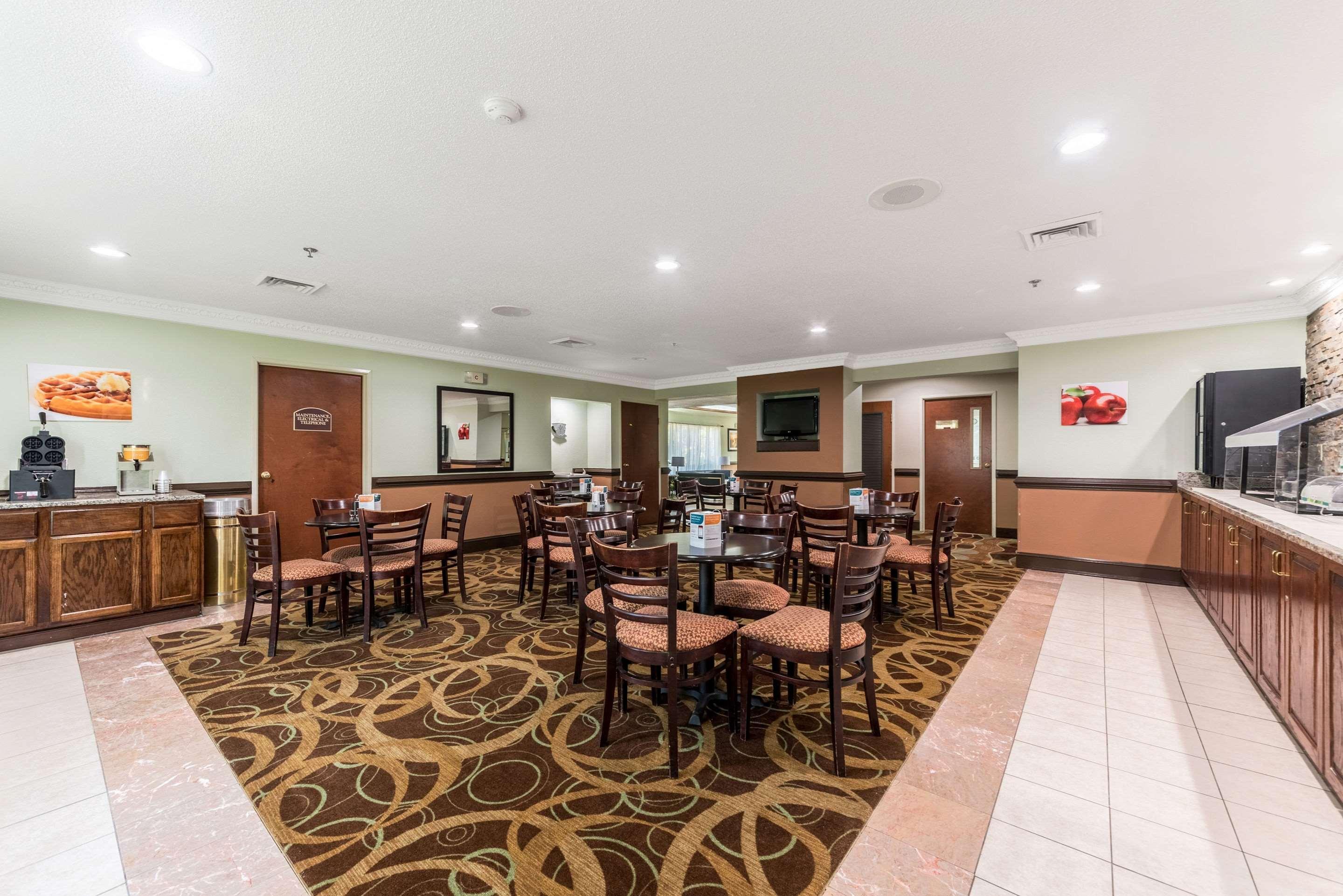 Hotel Quality & I-40 2*