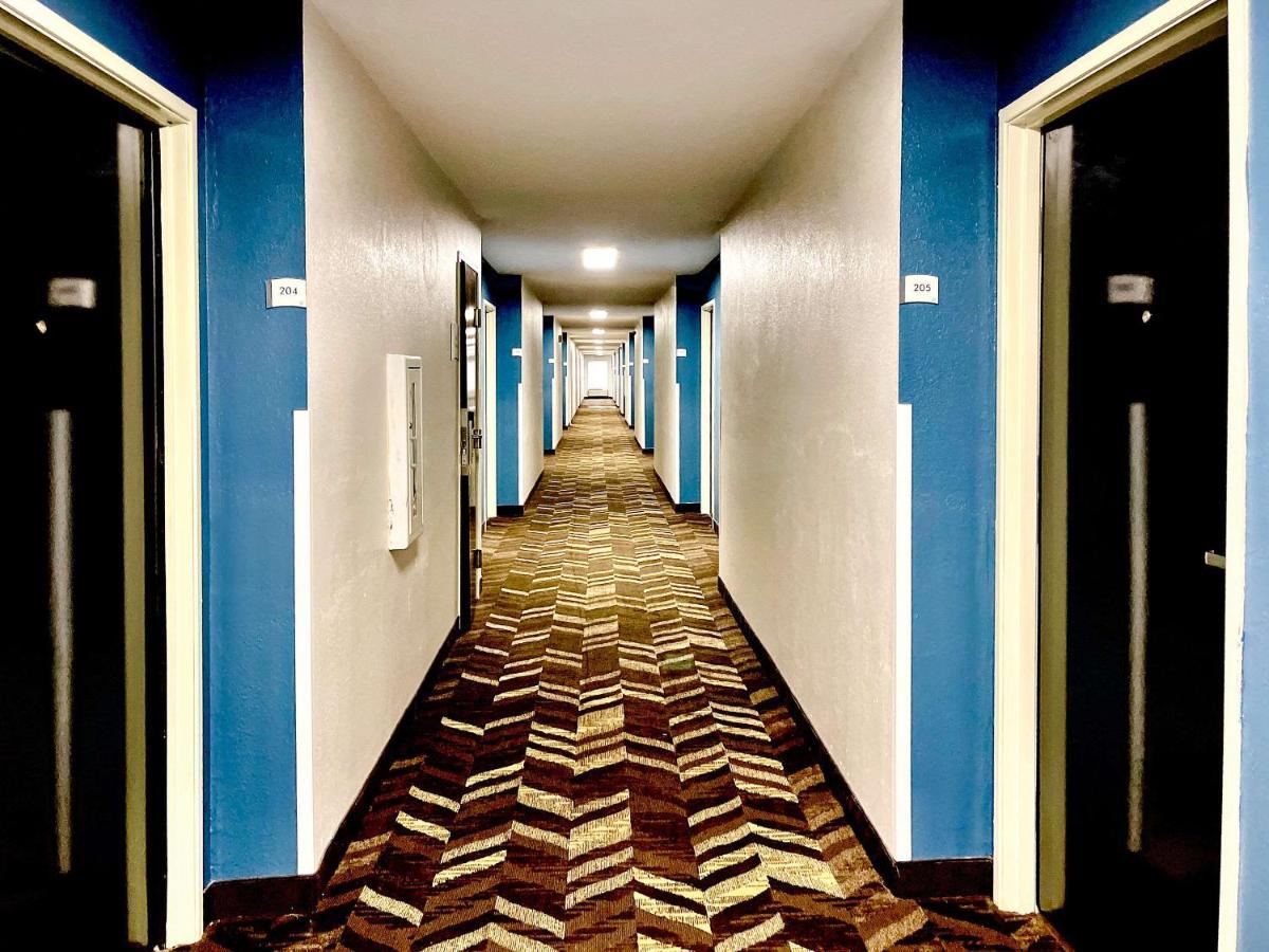 Quality & I-40 Hotel