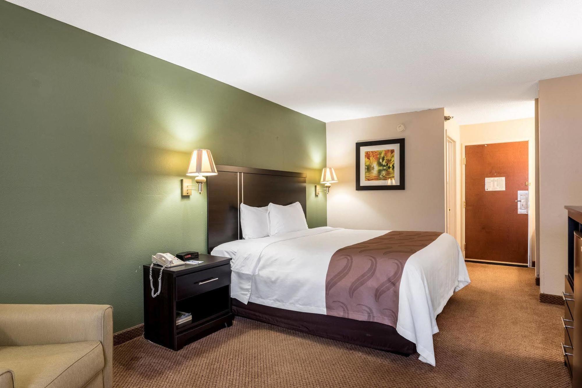 Quality & I-40 Hotel Clemmons