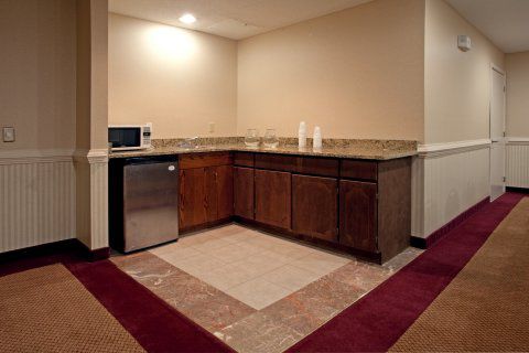 Quality & I-40 Hotel